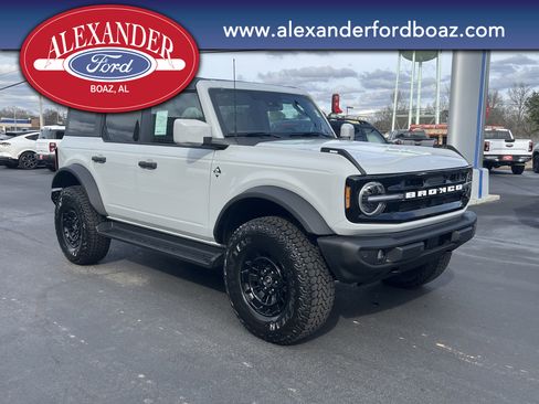 New 2026 Ford Bronco Outer Banks w/ Sasquatch Package image 3