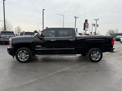 Used 2019 Chevrolet Silverado 2500 High Country w/ Duramax Plus Package image 4
