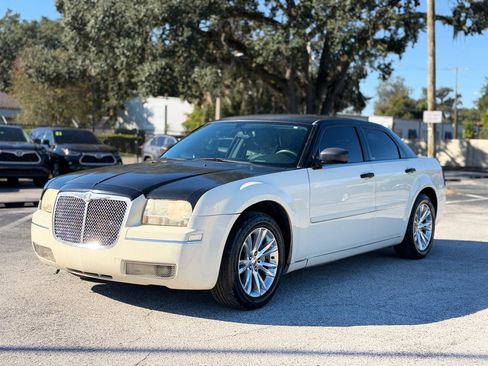Used 2005 Chrysler 300 Touring image 1