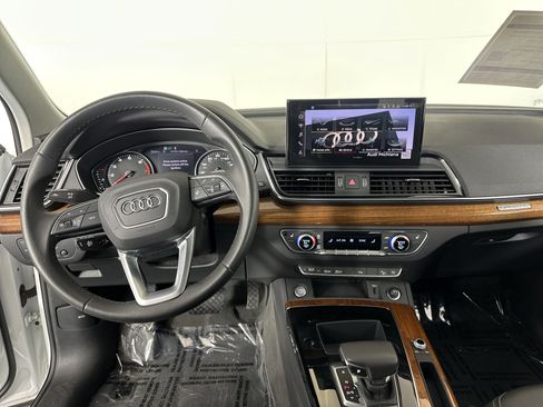 Certified 2023 Audi Q5 2.0T Premium w/ Convenience Package image 3