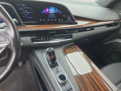 Used 2024 Cadillac Escalade ESV Luxury RWD image 12