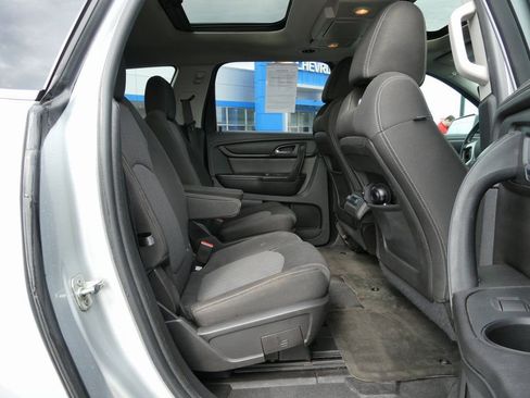 Used 2017 Chevrolet Traverse LT w/ Traveler's Package image 16