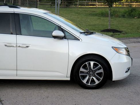 Used 2014 Honda Odyssey Touring Elite image 10