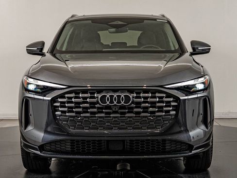 Certified 2025 Audi Q5 Premium w/ Convenience Package AWD/4WD image 2