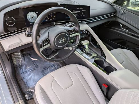 Used 2023 Hyundai Elantra Limited image 15