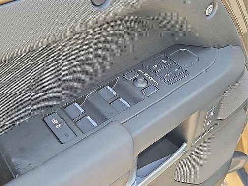 Used 2025 Land Rover Defender 110 S image 20