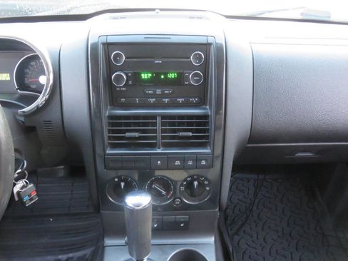 Used 2010 Ford Explorer XLT image 15