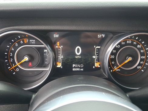 Used 2018 Jeep Wrangler Unlimited Sahara w/ Quick Order Package 24M Moab AWD/4WD image 20