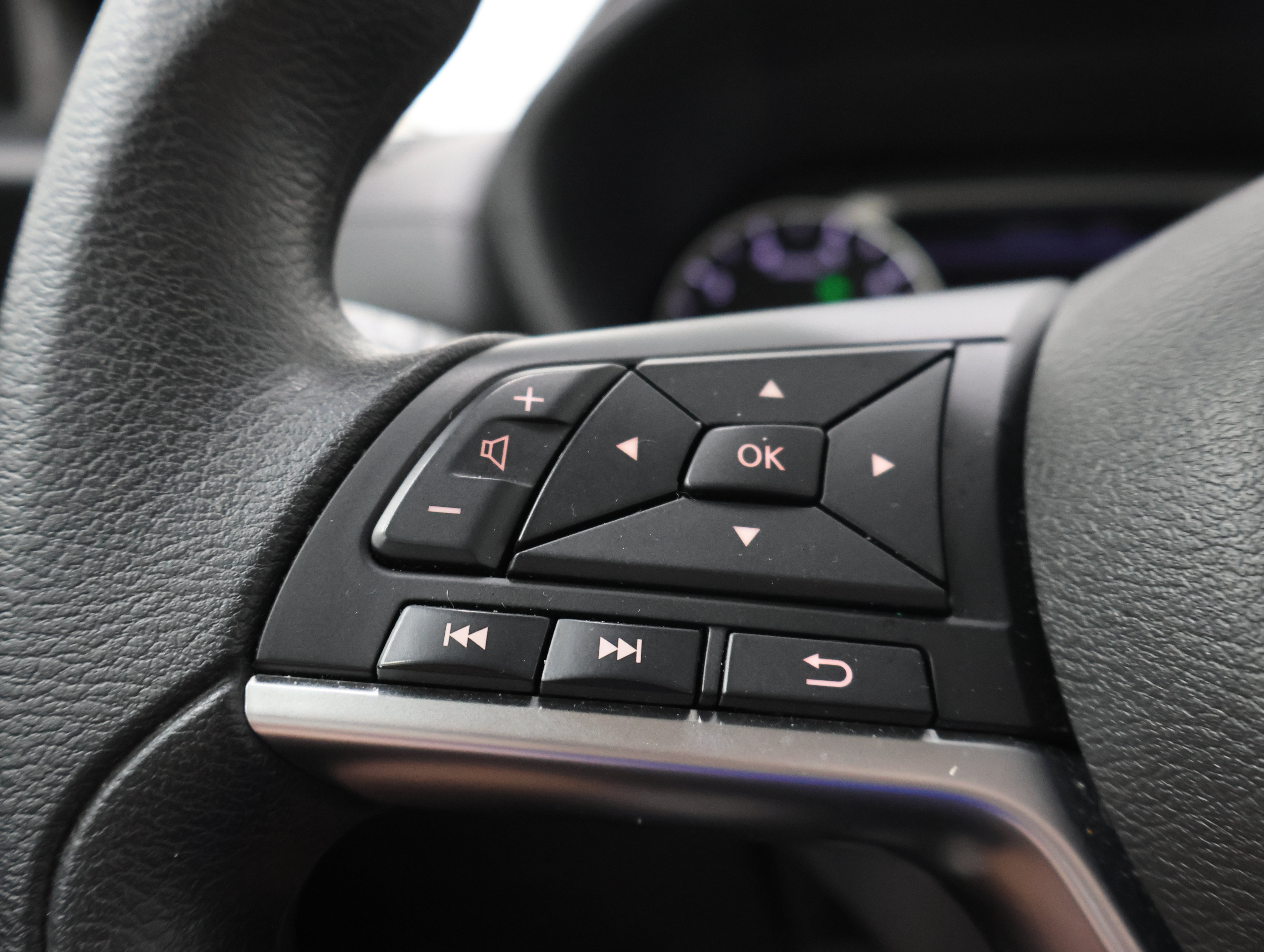 Used 2024 Nissan Sentra SV FWD image 15