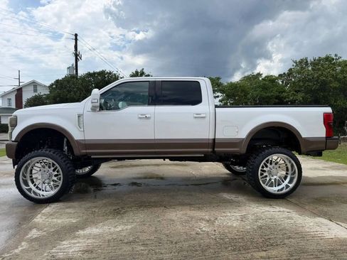 Used 2017 Ford F250 King Ranch w/ King Ranch Ultimate Package AWD/4WD image 6