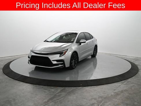 Used 2025 Toyota Corolla SE w/ SE Premium Package FWD image 2