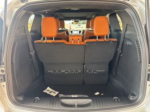 New 2026 Chrysler Pacifica Pinnacle image 7