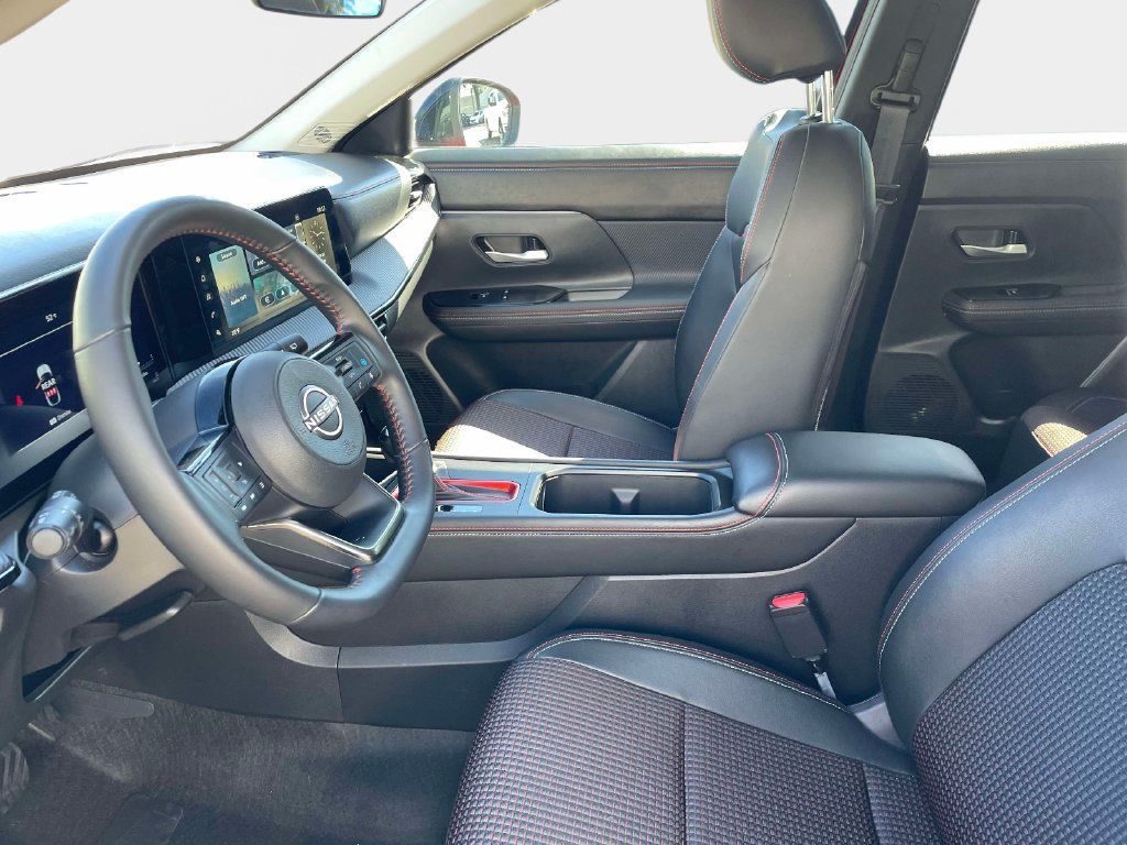 Used 2025 Nissan Kicks SR FWD image 21