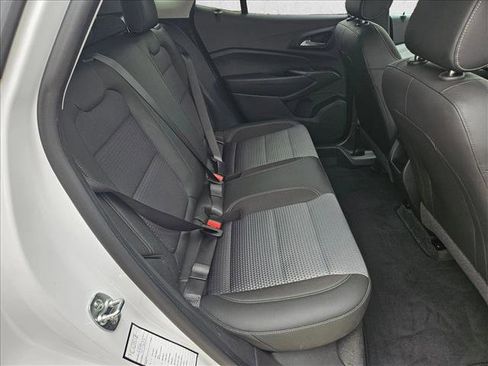 Used 2025 Chevrolet Trax LT w/ LT Convenience Package FWD image 19