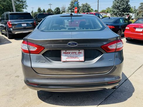 Used 2014 Ford Fusion SE FWD image 4