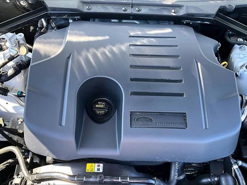 Used 2025 Land Rover Defender 110 X-Dynamic SE AWD/4WD image 31