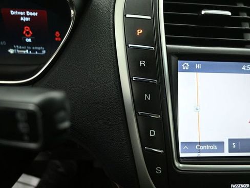 Used 2019 Lincoln Nautilus Reserve image 15