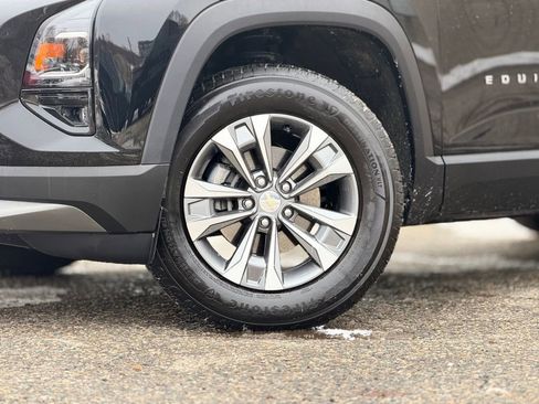 Used 2025 Chevrolet Equinox LT w/ Safety and Technology Package image 2