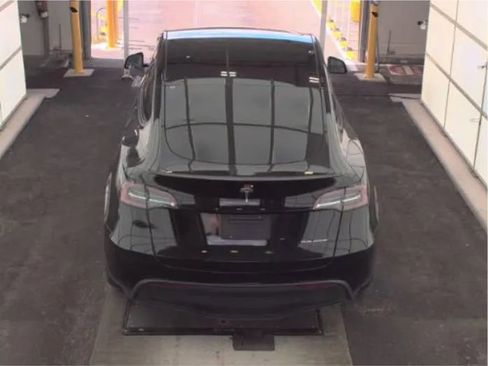 Used 2023 Tesla Model Y Long Range AWD/4WD image 5