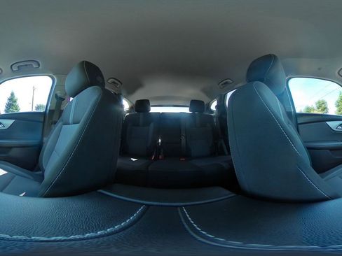 Used 2025 Chevrolet Blazer LT FWD image 44