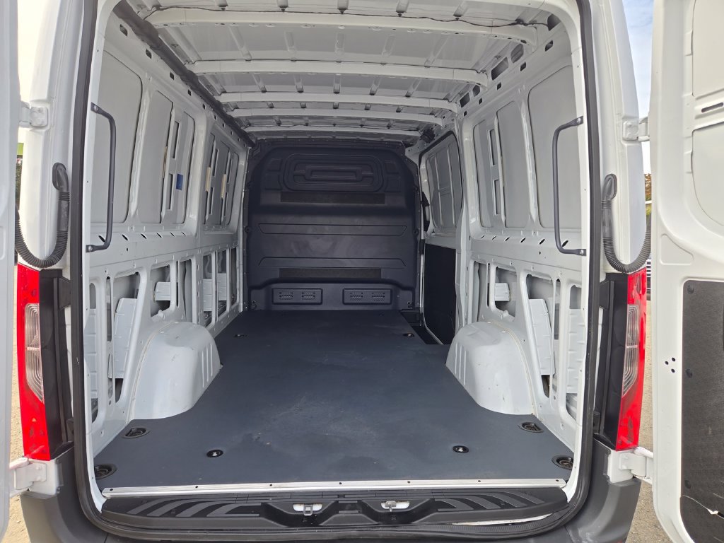 Used 2024 Mercedes-Benz Sprinter 2500 image 12