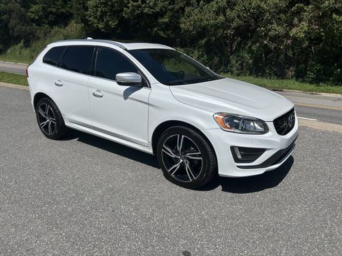Used 2017 Volvo XC60 T6 R-Design w/ Climate Package AWD/4WD image 9