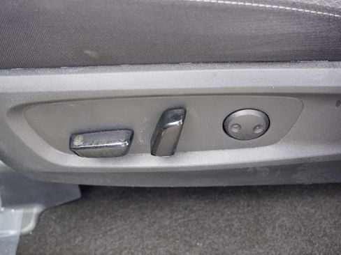 Used 2025 Nissan Pathfinder SV FWD image 25