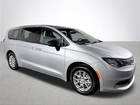 New 2026 Chrysler Voyager LX image 4