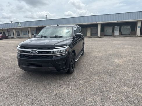 Used 2023 Ford Expedition XLT RWD image 6