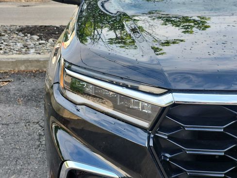 Used 2025 Honda Pilot Touring image 3