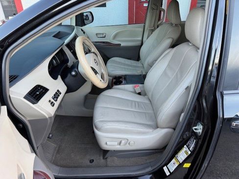 Used 2013 Toyota Sienna Limited image 9