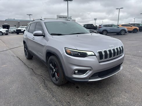Used 2019 Jeep Cherokee Limited AWD/4WD image 3