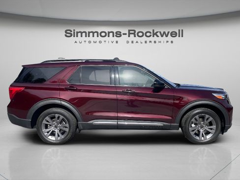 Used 2022 Ford Explorer XLT image 4