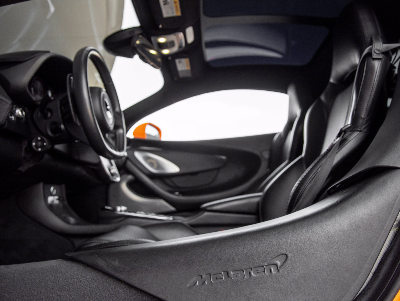 Used 2022 McLaren GT RWD image 24