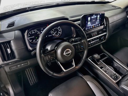 Used 2025 Nissan Pathfinder SL image 23