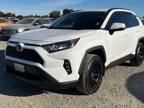 Used 2021 Toyota RAV4 LE AWD/4WD image 8