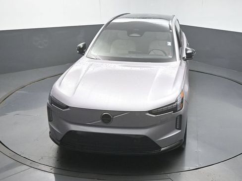 Used 2026 Volvo EX90 Plus RWD image 40