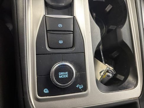 Used 2023 Ford Explorer XLT AWD/4WD image 25