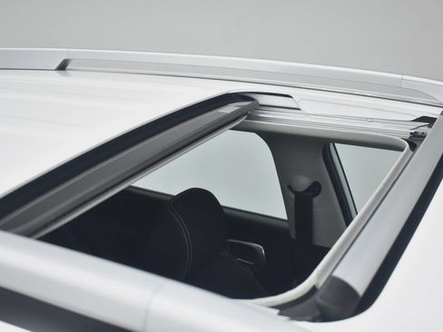 Used 2026 Hyundai Venue SEL FWD image 19