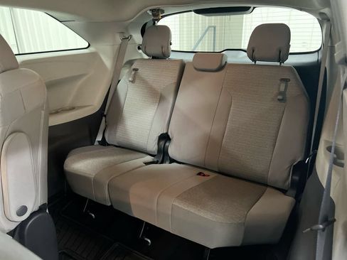 Used 2023 Toyota Sienna LE FWD image 23