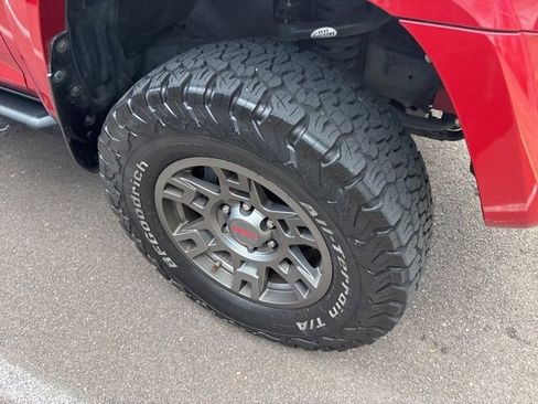Used 2018 Toyota 4Runner TRD Off-Road Premium w/ TRD Performance Package AWD/4WD image 7