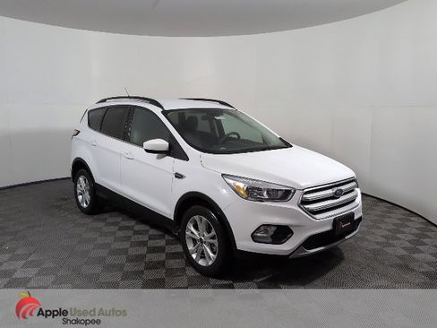 Used 2018 Ford Escape SE image 1