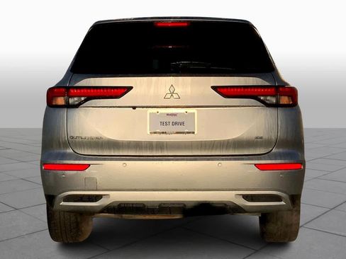 Used 2023 Mitsubishi Outlander SE image 4