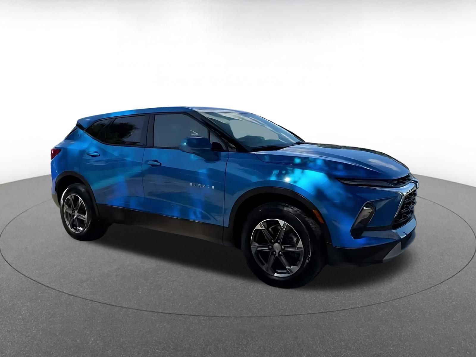 Used 2026 Chevrolet Blazer LT FWD image 2