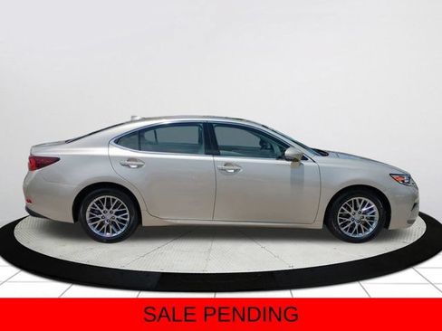 Used 2018 Lexus ES 350 w/ Luxury Package w/Wood Trim FWD image 2