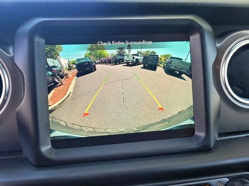 Used 2022 Jeep Wrangler Unlimited Rubicon 4xe w/ Cold Weather Group AWD/4WD image 11