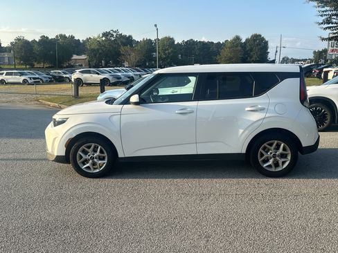 Used 2024 Kia Soul LX w/ Option Group 015 FWD image 8