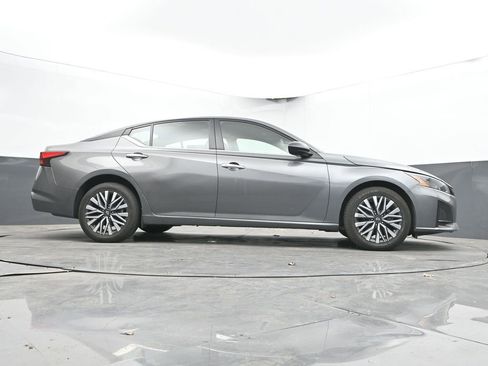 Used 2024 Nissan Altima 2.5 SV AWD/4WD image 24