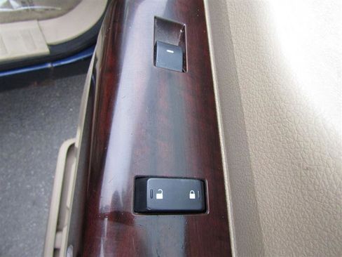 Used 2010 Ford F350 Lariat image 26