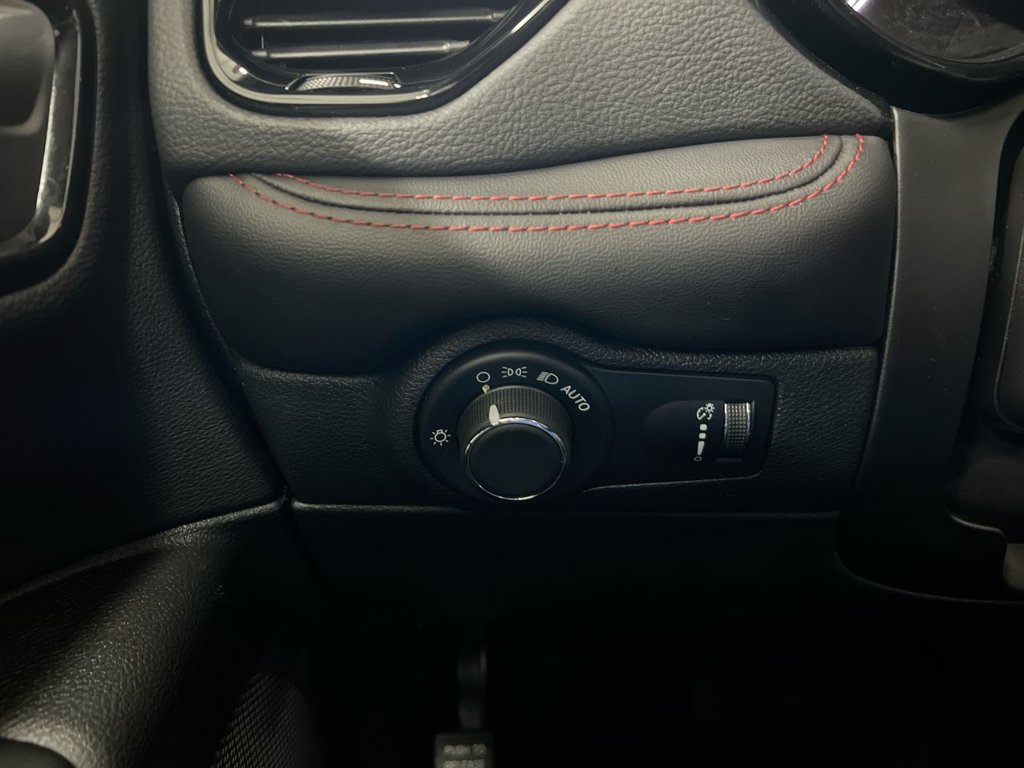 Used 2025 Dodge Durango GT AWD/4WD image 19